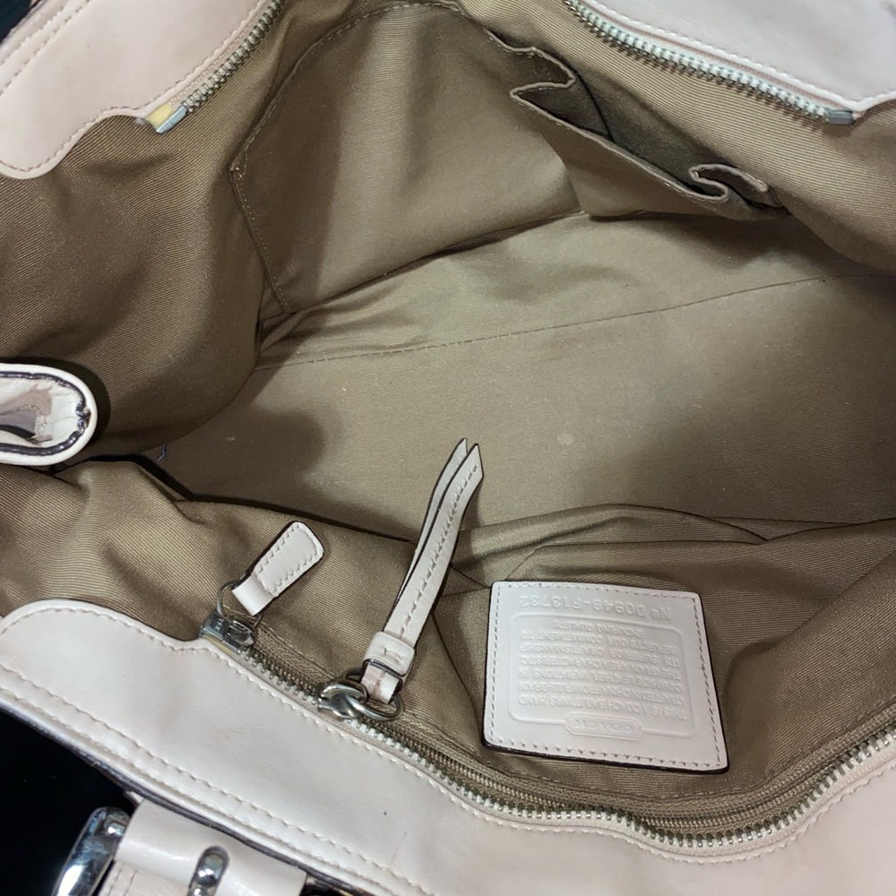 Coach Cream Leather Shoulder Bag - Picture 9 of 15